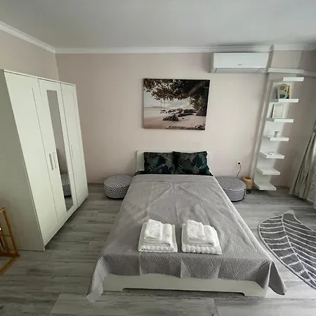 T Place Apartment *